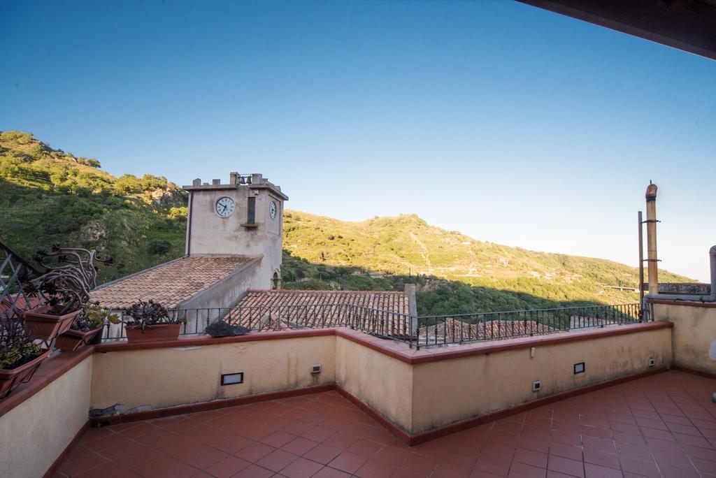 The Clock Houses Borgo Gallodoro Letojanni Luaran gambar