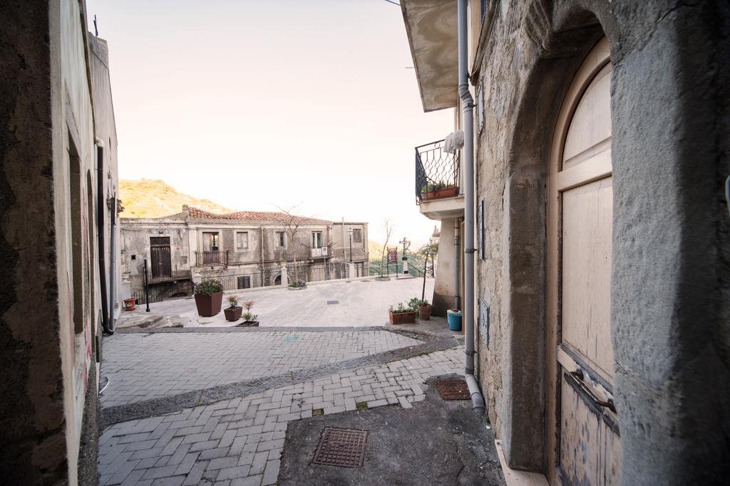The Clock Houses Borgo Gallodoro Letojanni Luaran gambar