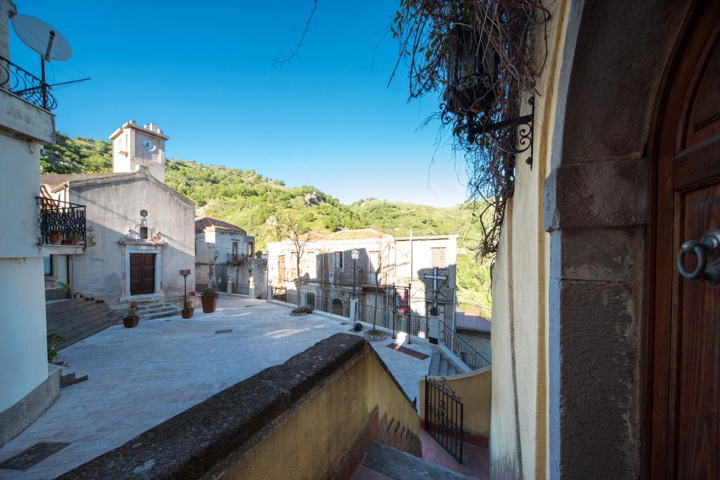 The Clock Houses Borgo Gallodoro Letojanni Luaran gambar