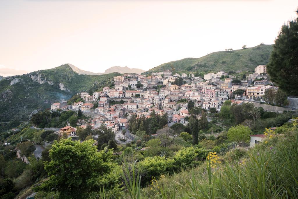 The Clock Houses Borgo Gallodoro Letojanni Luaran gambar